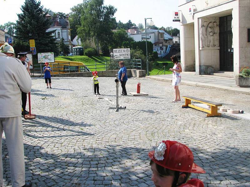 Novopačtí hasiči se vydali s historickou Andulou na třídenní putování.