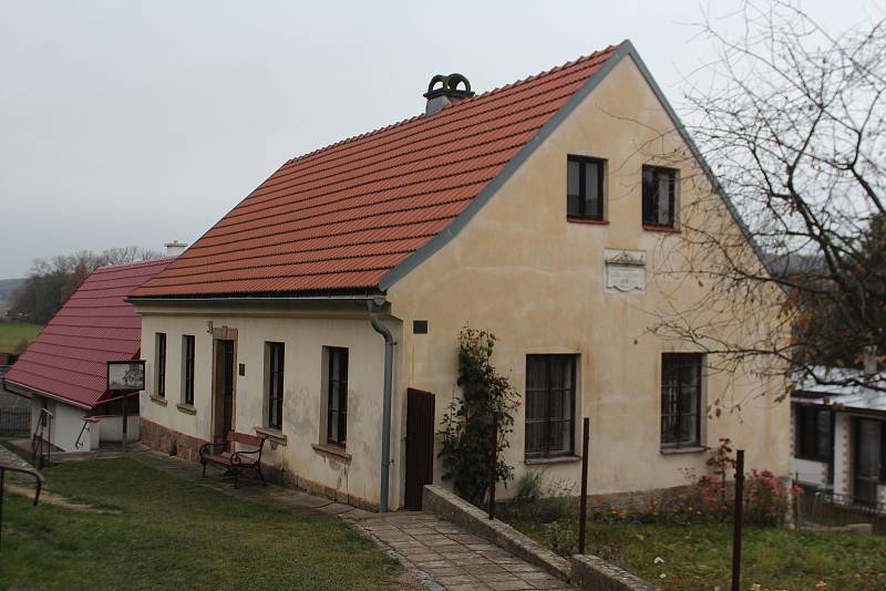 Erbenův rodný domek dnes slouží jako muzeum o jeho životě.