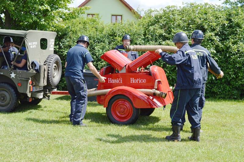 Z oslav 105 let od založení SDH Bašnice.