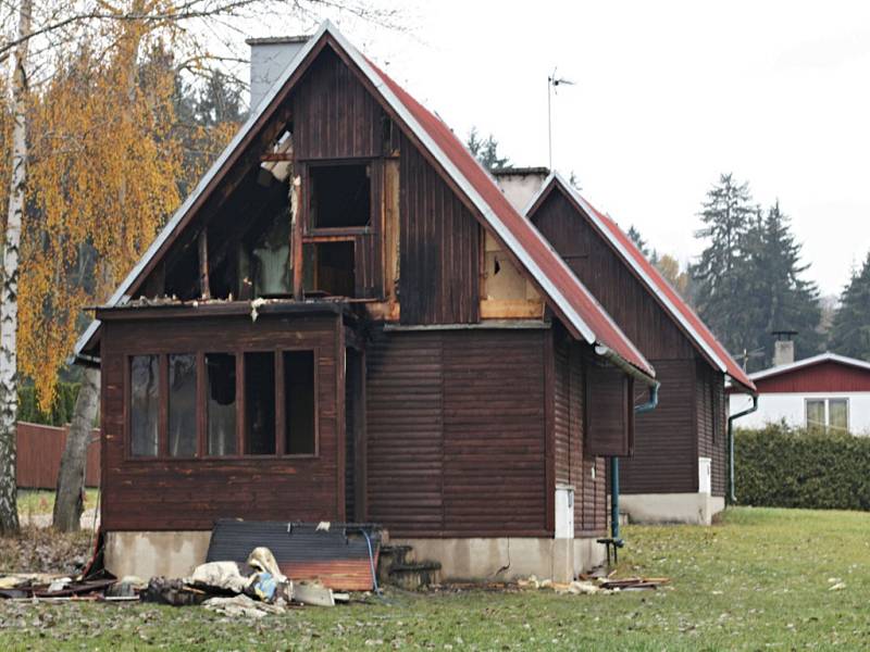 Požár chatky v obci Březka.