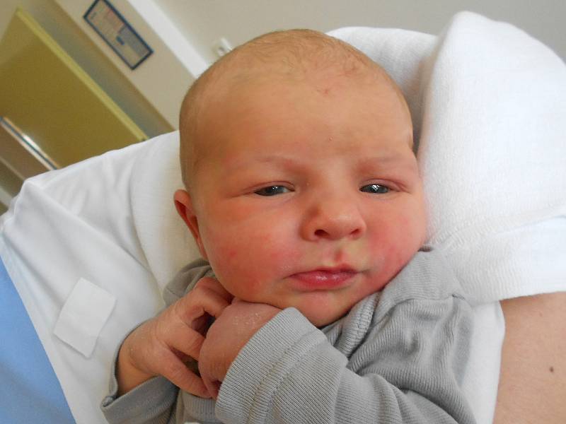 KRYŠTOF RYGL se narodil 23. září v 1.36 hodin. Měřil 49 cm a vážil 3320 g. Radost udělal svým rodičům Michaele Koptě Šedivé a Lubošu Ryglovi z Bělče nad Orlicí. Tatínek byl u porodu obrovskou oporou.
