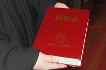 Bible určená pro vězeňskou duchovní službu.