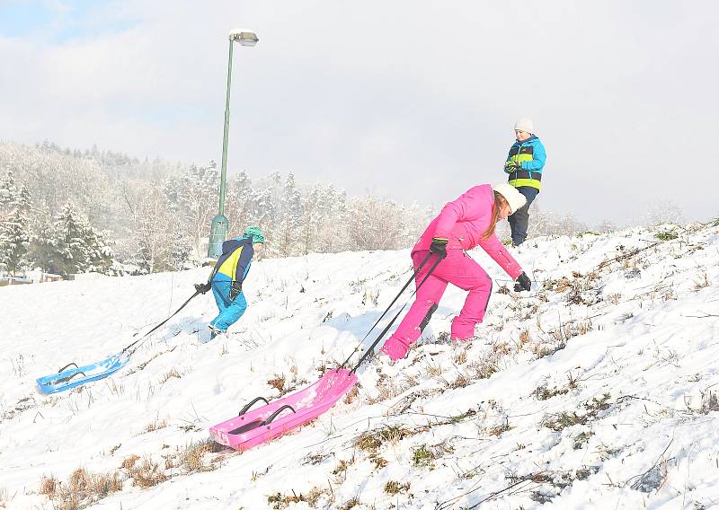 V sobotu 9. ledna svítilo v Lužanech u Jičína krásně sluníčko a byl nádherný zimní den.