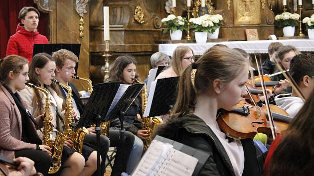 Koncert symfonických orchestrů v jičínském kostele sv. Jakuba.