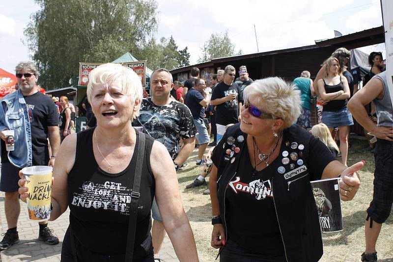 Hořický festival The Legends Rockfest přilákal do kempu Pod Věží přes čtyři tisíce účastníků.