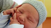 Jaroslav Kozel se na svoje rodiče Adélu a Jaroslava Kozlovi poprvé usmál 3. října, kdy se narodil s porodní váhou 3,18 kg a mírou 49 cm. Doma v Křinci se na bratříčka těší tříletá Ella.