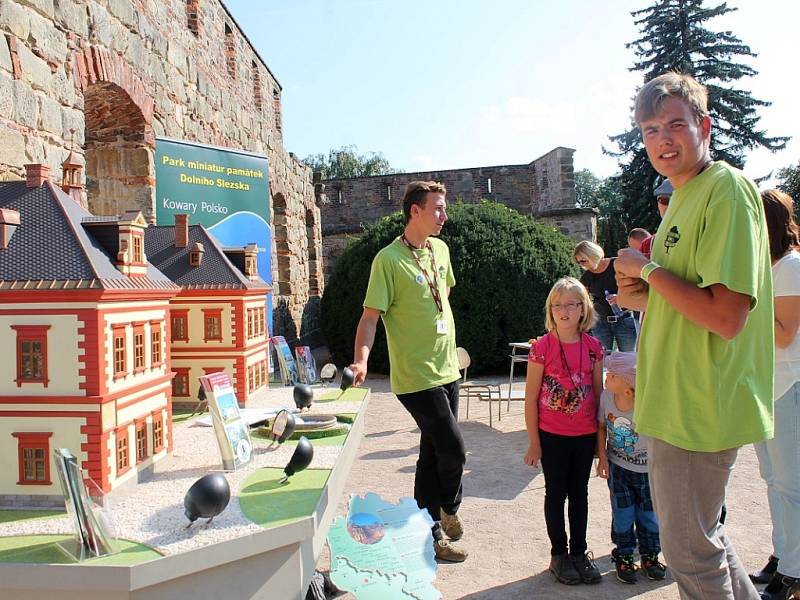 Modely zámků na festivalu Jičín - město pohádky.