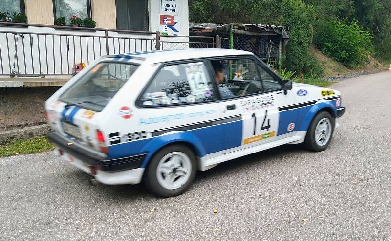 Poprvé se na Pecce a jejím okolí uskutečnila orientační soutěž automobilových veteránů Historic Pecka.