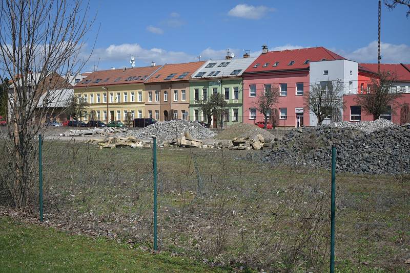 Staré nákladové nádraží nacházející se mezi vlakovým nádražím a zónou obchodních domů. Koleje již byly vytrhány a město již několik let zvažuje vybudování nového autobusového terminálu.