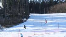 Osmých zimních sportovních her seniorů v Nové Pace se zúčastnil rekordní počet účastníků, z celého kraje se jich sjelo do Ski areálu Máchovka 233.
