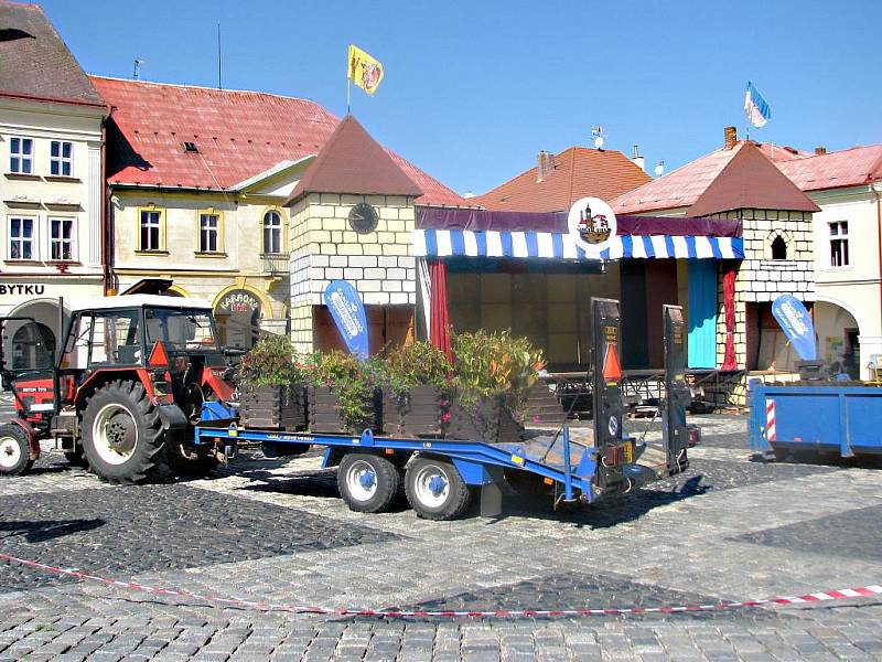 Přípravy na pohádkový festival.