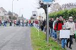 Protesty proti plánovanému zrušení čtyřletého gymnázia.