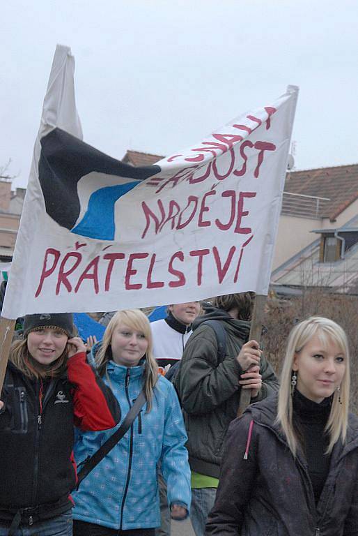 Protesty proti plánovanému zrušení čtyřletého gymnázia.