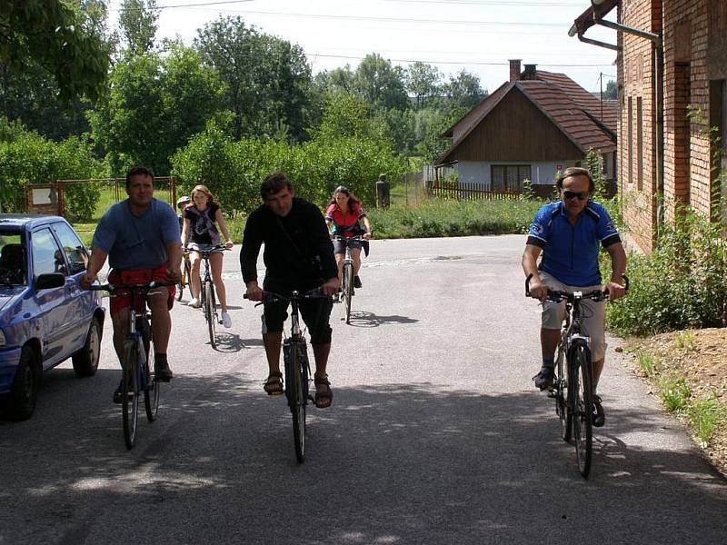 Z putování po naučné stezce Češov - Vysoké Veselí.