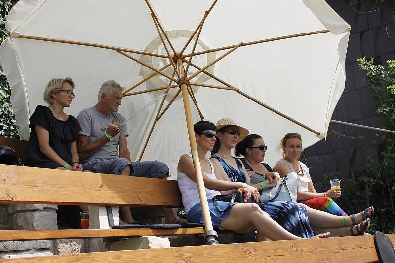Triangl folk fest zahájil letošní ročník Železnického hudebního léta.