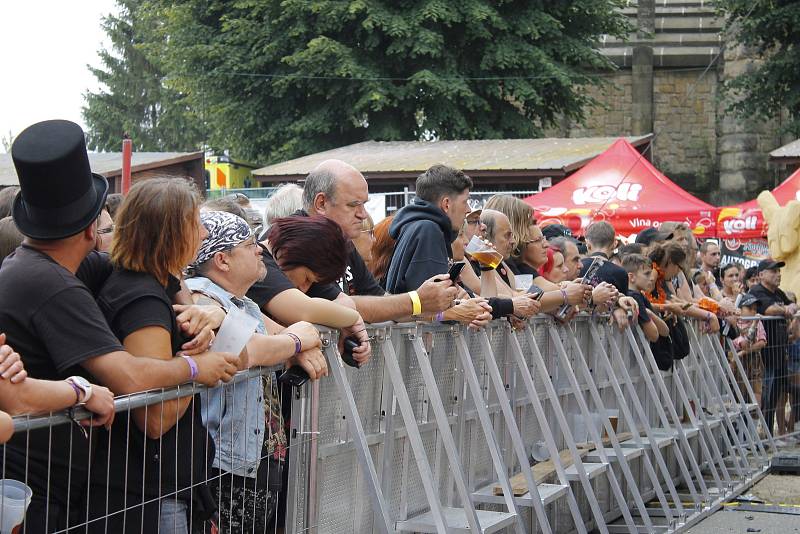 Hořický festival The Legends Rockfest přilákal do kempu Pod Věží přes čtyři tisíce účastníků.