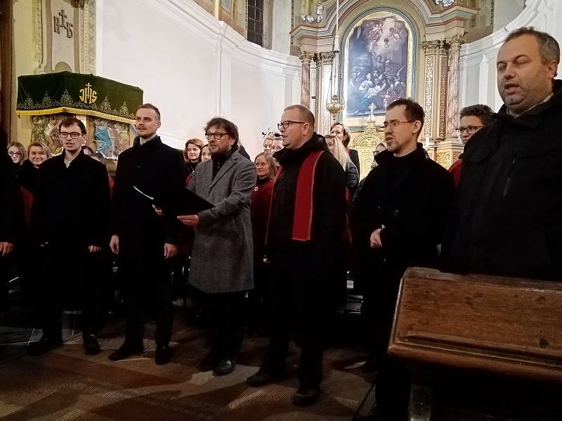 Kostel Narození Panny Marie v Úbislavicích a vystoupení sboru Jizerka ze Semil.