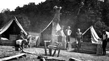 Skautský tábor u piláku z roku 1929.