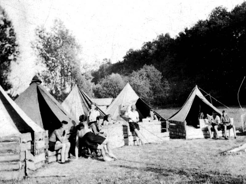 Siesta na táboře u Piláku rok 1929.