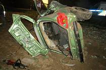 Holovousy - dopravní nehoda s tragickým koncem. Jeden ze spolujezdců zemřel v nemocnici.