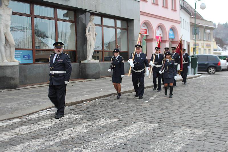 Novopačtí dobrovolní hasiči převzali nový vůz za více než šest milionů korun.