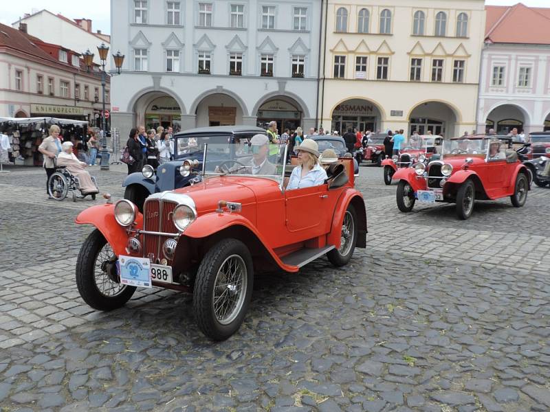 Veteránem Českým rájem na jičínském Valdštejnově náměstí.