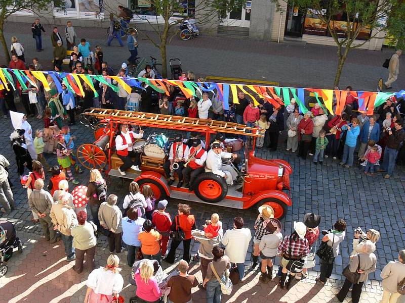 Zahajovací pohádkový průvod festivalu Jičín - město pohádky.