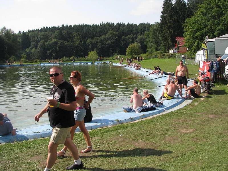 Motoparty v Ostružně.