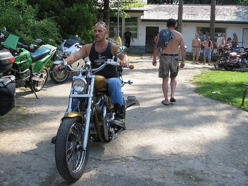 Motoparty v Ostružně.