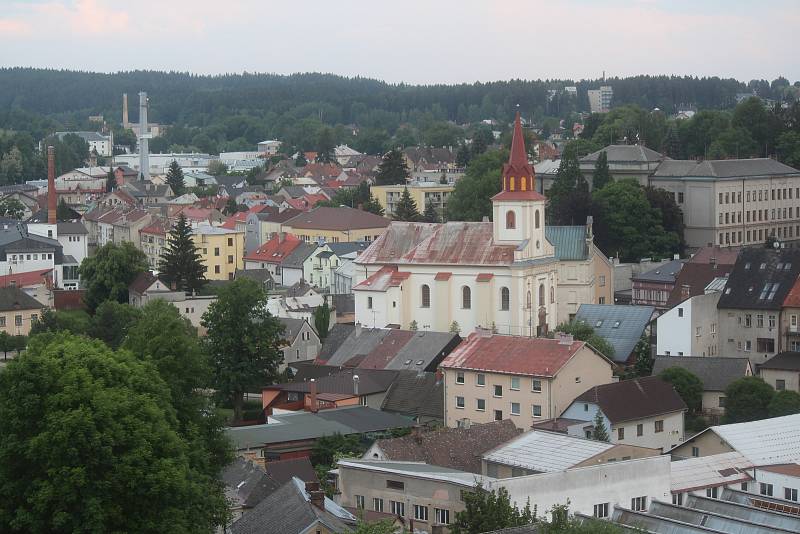 V Nové Pace se v rámci páteční Noci kostelů otevřel kostel sv. Mikuláše na náměstí, kde se mohli příchozí zaposlouchat do koncertu jičínského smíšeného sboru Smetana. Klášterní chrám nad městem nabízel nádherný výhled a upozorňoval na právě probíhající re