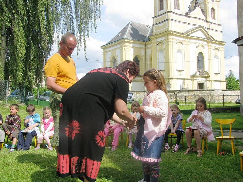 Z loučení ostruženských dětí s mateřskou školou.