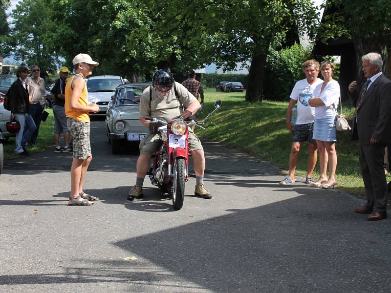 Autoveteráni v kempu U Rumcajse.