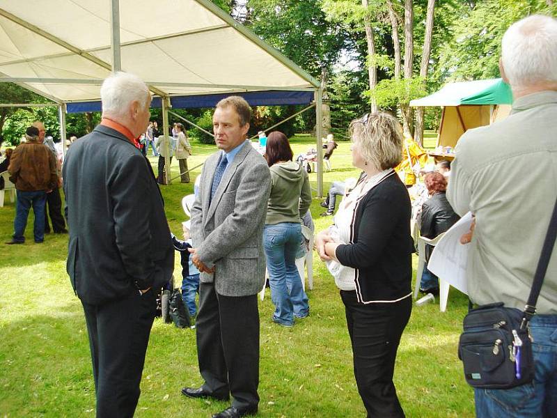 Z bělohradského festivalu písní a tanců Pod Zvičinou.