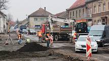 HARMONOGRAM PRACÍ se posouvá. Podobnou situaci lze očekávat i při stavební rekonstrukci druhé části vozovky.