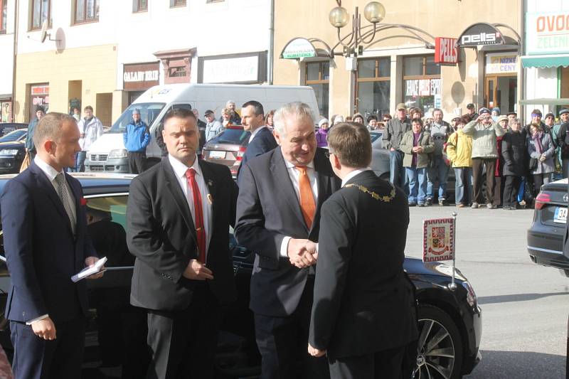 Z návštěvy prezidenta Miloše Zemana v Lomnici nad Popelkou.