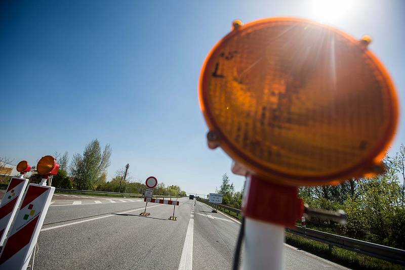 Začátek rekonstruce mostu v Hořicích na hlavním tahu z Hradce Králové na Jičín.