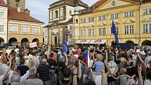 Na demonstraci proti Andreji Babišovi přišlo v Jičíně pět set lidí.