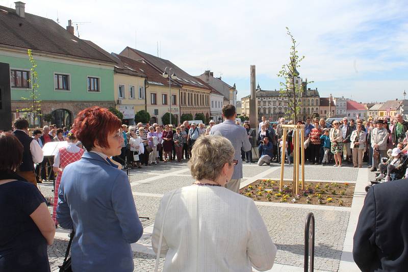 Slavnostní otevření zrekonstruovaného muzea v Hořicích, které bylo zrenovováno od sklepa po půdu díky česko-polskému projektu Cesta kamene. Náklady na opravy se pohybují kolem 28 milionů korun.