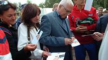 Prezident Václav Klaus návštěvou na Volejbalové Dřevěnici roku 2005.