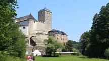 Na hrad Kost se ročně sjíždějí tisíce lidí z celé republiky i ze zahraničí. Památka přímo v srdci Českého ráje láká na historii, krásnou přírodu i atraktivní turistické cesty.