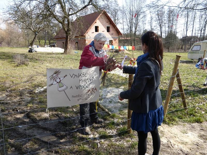 Vynášení Morany v Lesní školce Ostružinka.