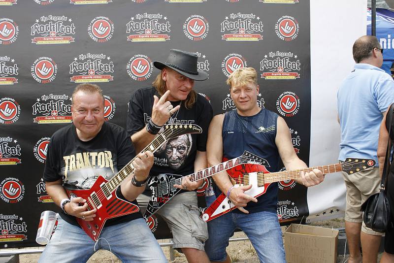 Hořický festival The Legends Rockfest přilákal do kempu Pod Věží přes čtyři tisíce účastníků.