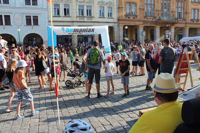 Daniela Polmana, který dokončil extrémní cyklistický závod napříč Amerikou, vítala Nová Paka. Amatérský cyklista se davu poklonil a poděkoval za přízeň fanoušků, která ho hnala do cíle nejtěžšího a nejdelšího závodu světa.