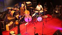 Sobotní večer zakončil 25. ročník JazzNights Hořice. Na snímcích Ballard, Hrubý a Kučera a Inbar Fridman Trio.