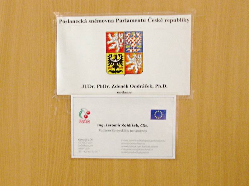 Europoslanec Jaromír Kohlíček otevřel kancelář pro kontakt s veřejností v Jičíně.