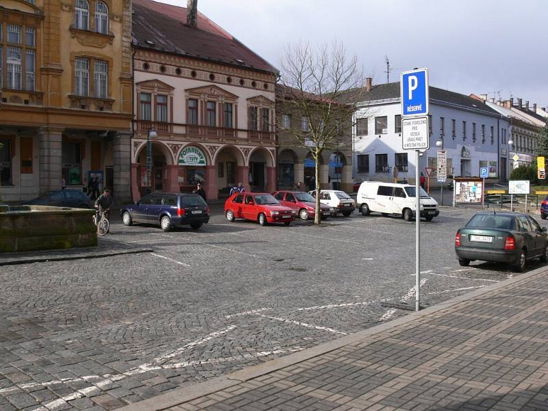 Nový způsob parkování v Nové Pace - na hodinu zdarma.