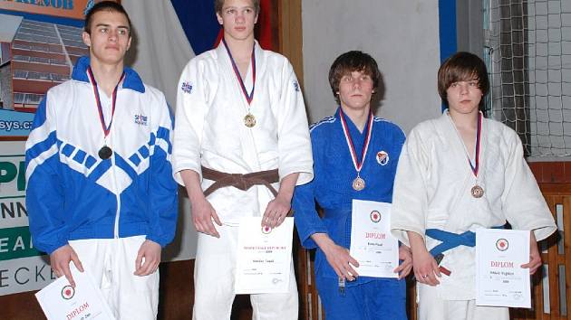 Zlatou medaili a titul Mistra republiky vybojoval pro jičínský klub v kategorii do 60 kg junior Tomáš Vaníček.