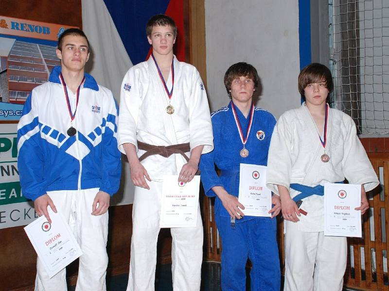 Zlatou medaili a titul Mistra republiky vybojoval pro jičínský klub v kategorii do 60 kg junior Tomáš Vaníček.