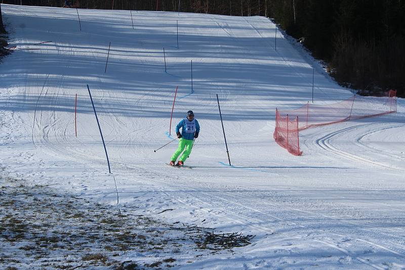 Osmých zimních sportovních her seniorů v Nové Pace se zúčastnil rekordní počet účastníků, z celého kraje se jich sjelo do Ski areálu Máchovka 233.