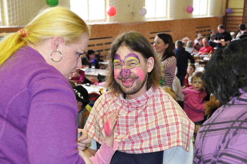 Dětský maškarní karneval v Čisté u Horek.